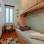 Red Apple Apartment *