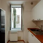 Apartment Red Apple
