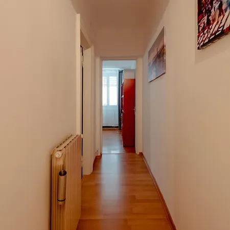 Apartment Red Apple