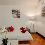 Red Apple ترييستي