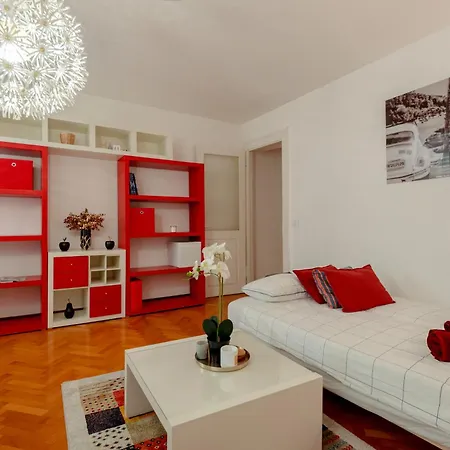 Red Apple Τεργέστη